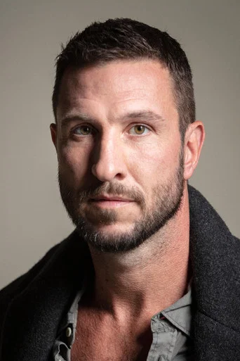 Пабло Шрайбер — Lieutenant Savick